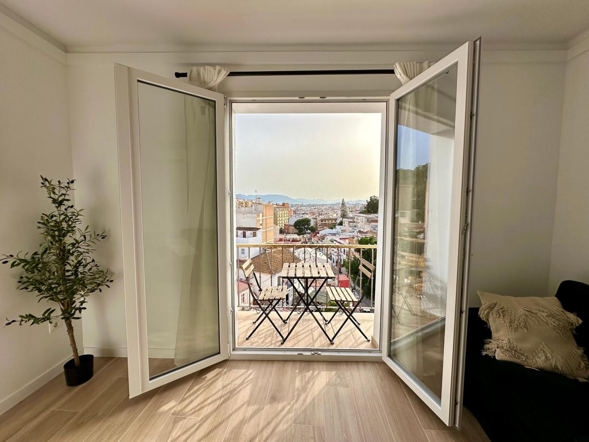 Atico Con Solarium Y Bbq Cerca Del Centro 6 Pax Daire Málaga Dış mekan fotoğraf