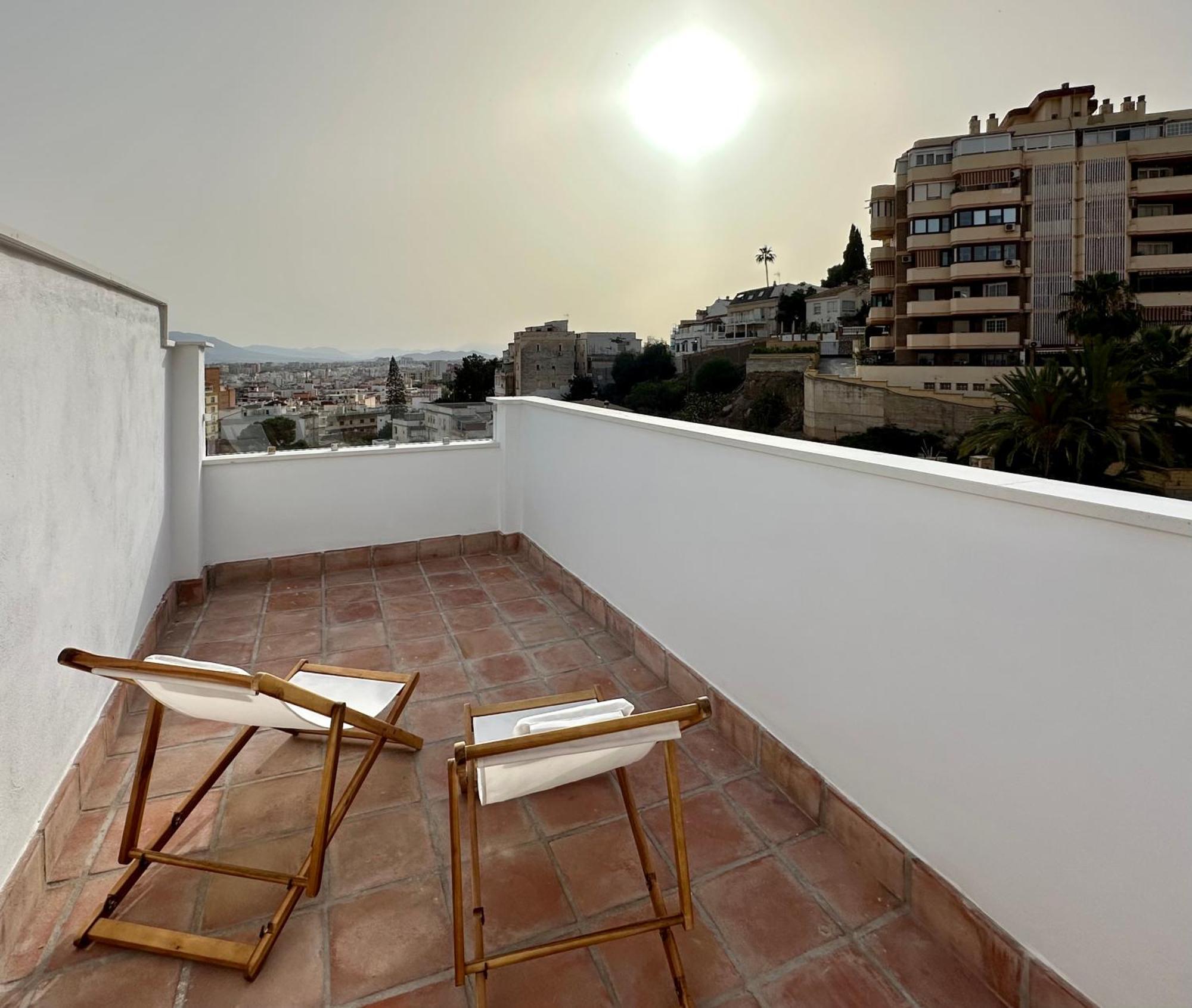 Atico Con Solarium Y Bbq Cerca Del Centro 6 Pax Daire Málaga Dış mekan fotoğraf